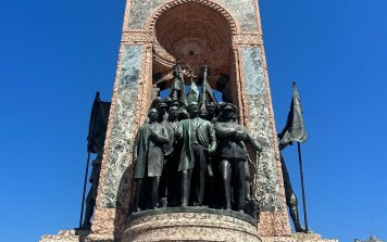 4- Taksim Meydanı Cumhuriyet Anıtı